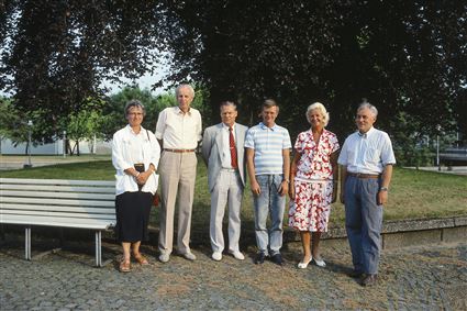 Moderaternas kommunfullmäktigeledamöter utanför stadshuset i Ronneby 1989.