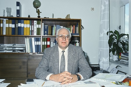 Stadsdirektör Eskil Ferm inne på stadshuset i Ronneby 1989.