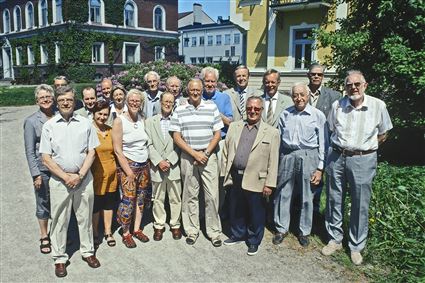 Medlemmar i Ronneby Rotary samlade utanför Borgmästargården i Ronneby 2009.