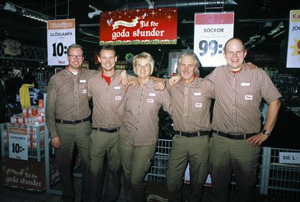 Fem glada medarbetare på Maxi i Ronneby, 2013.