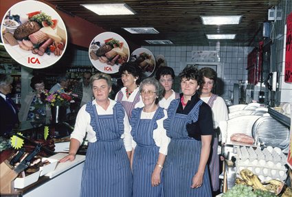 Sex av de anställda i affären på Wiktor Ohlssons i Bräkne-Hoby, 1989.