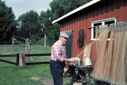 Sven Andersson, "Sven på Gö", vid sin garnhage på Gö, 1989.