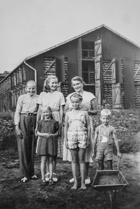 Utanför tegelbruket i Bustorp, 1950.