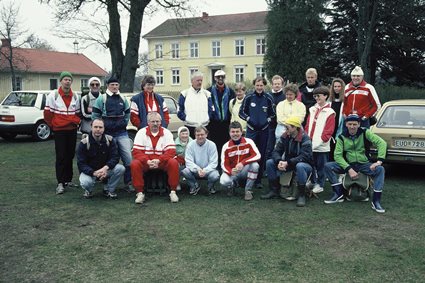 Deltagare i långpromenaden från Karlsnäsgården i motionsarrangemanget Silpingeklassikern, april 1990.