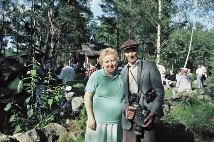 John Nilsson med hustru Anna-Lisa vid filmning av spelmansstämman i Grönadal, augusti 1989.