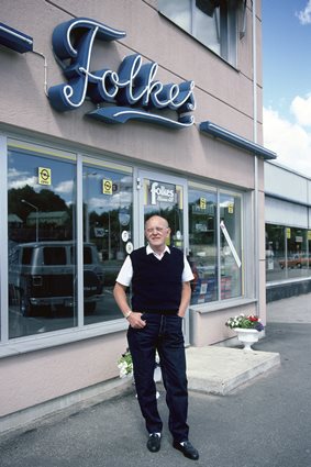 Arne Nilsson, en av anställda på Folkes Bilcenter i Ronneby, juni 1989