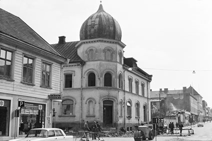 Gamla Apoteket i Ronneby på Kungsgatan 11 strax innan det revs, april 1969.