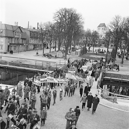 Marsch genom Ronneby till stöd för Ungerns folk, 1956.