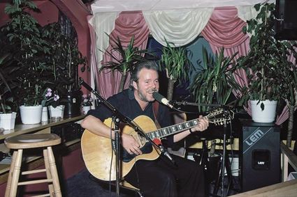 Lalla Hansson sjunger om "Anna och mej" på Restaurang Diamanten i Ronneby, 1990.