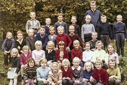 Elever i klass 3 D på Fredriksbergsskolan i Ronneby med sin lärare Bengt Fransson, 1960.