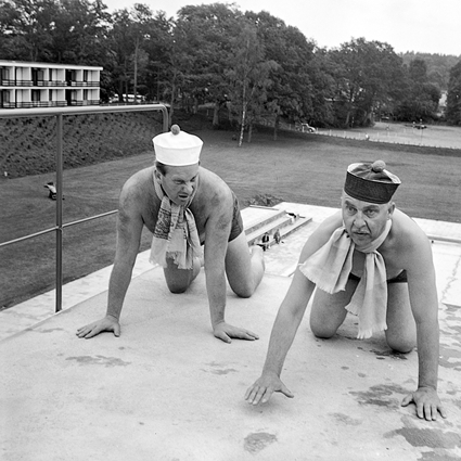Carl-Gustaf Lindstedt och Arne Källerud i hopptornet på Brunnsbadet i Ronneby, 1961.