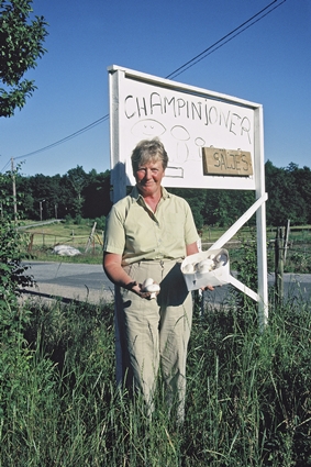 Hanna Andersson, champinjonodlare i Tararp norr om Bräkne-Hoby, 1989.