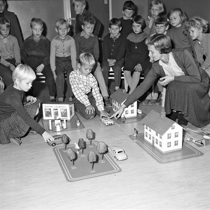 Trafikundervisning för elever på Kallinge folkskola, 1957.