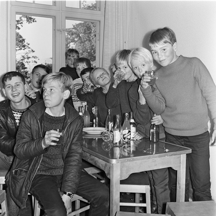 Ungdomar i Reddens IF på träff i Persborgs skola, 1965.