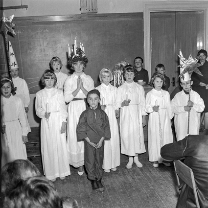 Luciafirande i Persborgs skola med Risatorps Samhällsförening, 1963.